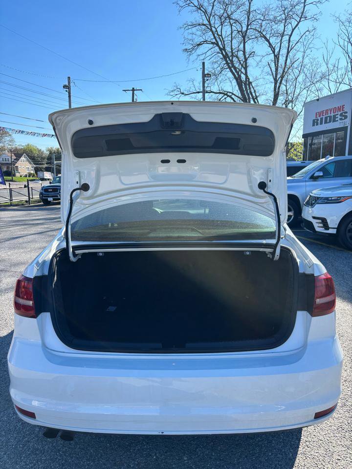 Used 2017 Volkswagen Jetta S image 5