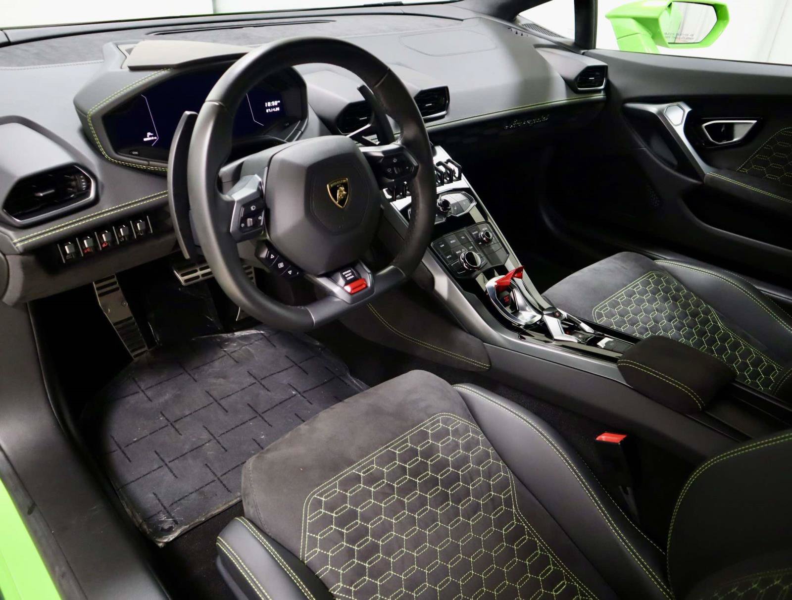 Used 2018 Lamborghini Huracan LP 580-2 RWD image 17