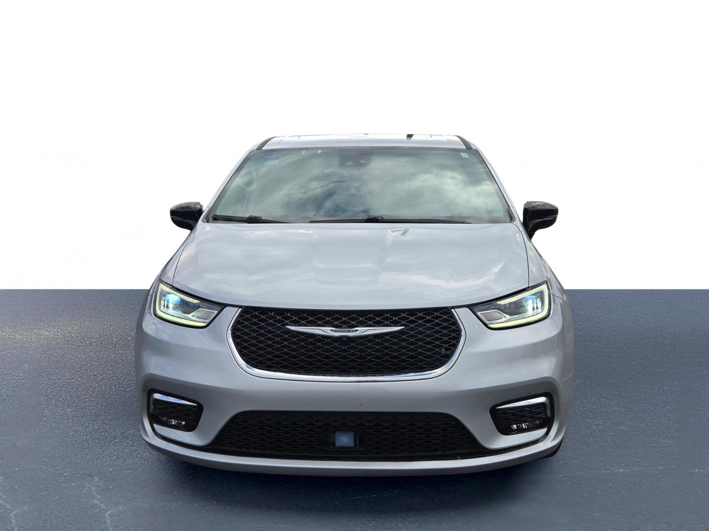 Used 2024 Chrysler Pacifica Limited image 2