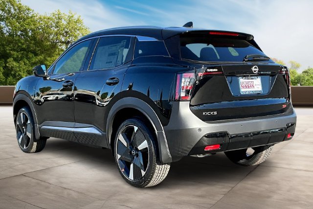 New 2026 Nissan Kicks SR w/ Cold Weather Package FWD image 3