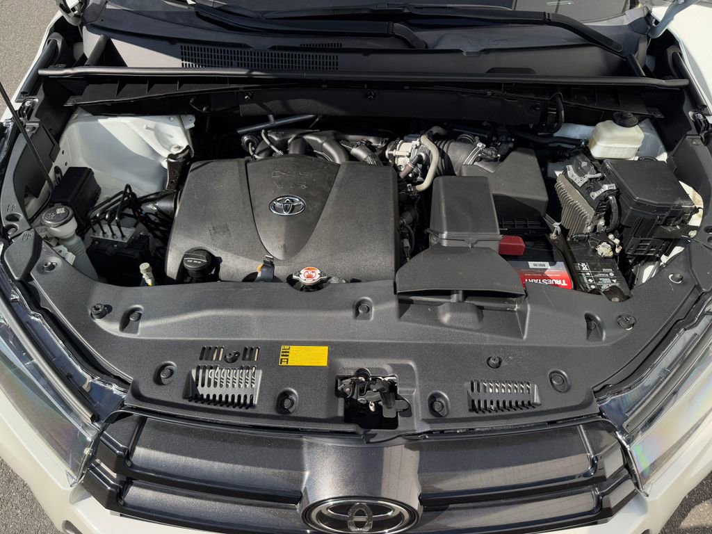 Certified 2019 Toyota Highlander SE AWD/4WD image 22