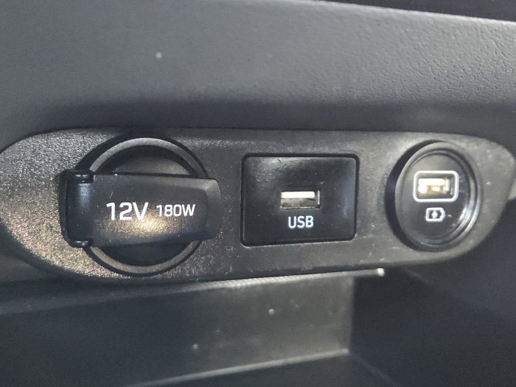 Used 2021 Hyundai Elantra SE image 25