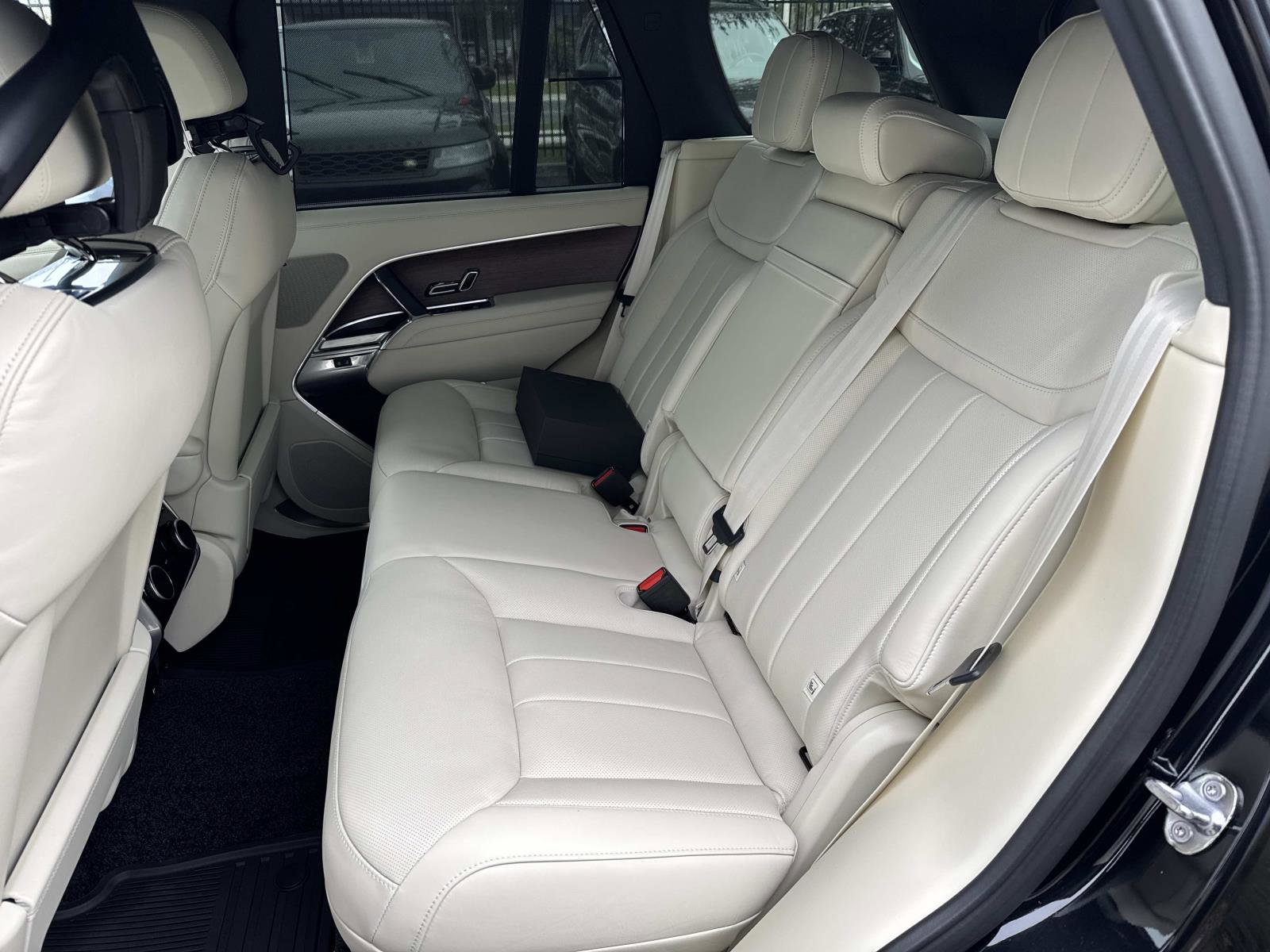 Used 2026 Land Rover Range Rover SE image 14