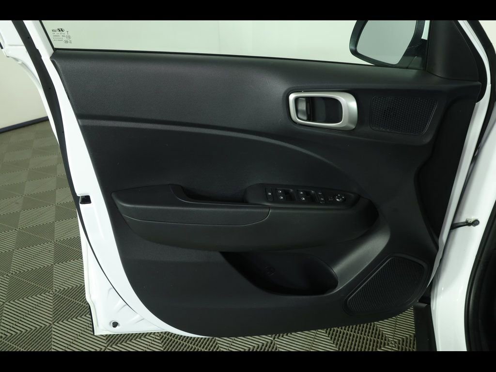 Used 2026 Hyundai Venue SE FWD image 22