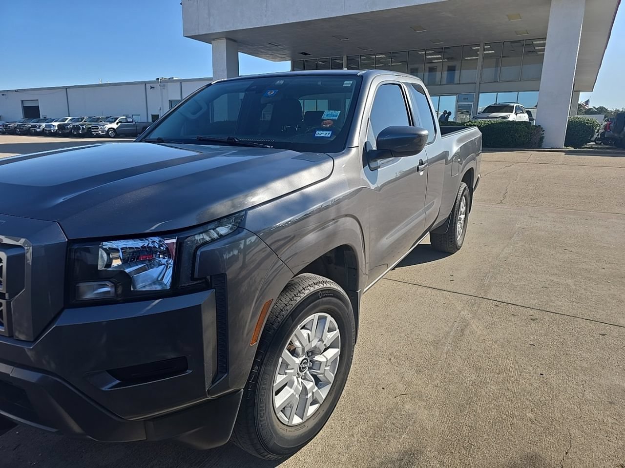 Used 2022 Nissan Frontier SV RWD image 1