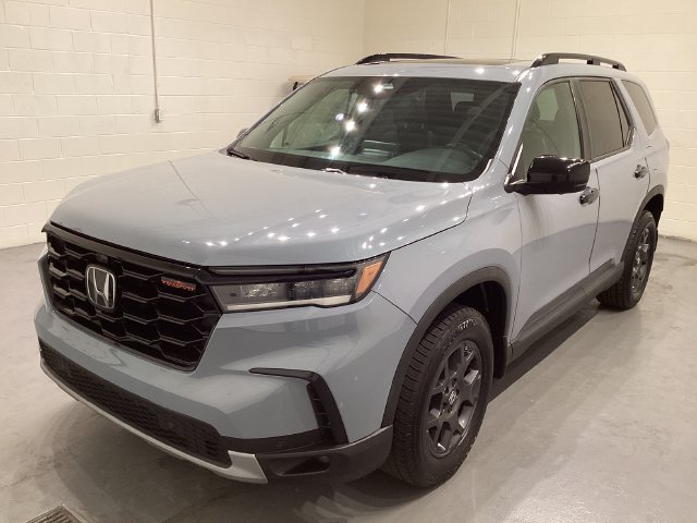 Used 2024 Honda Pilot TrailSport image 3