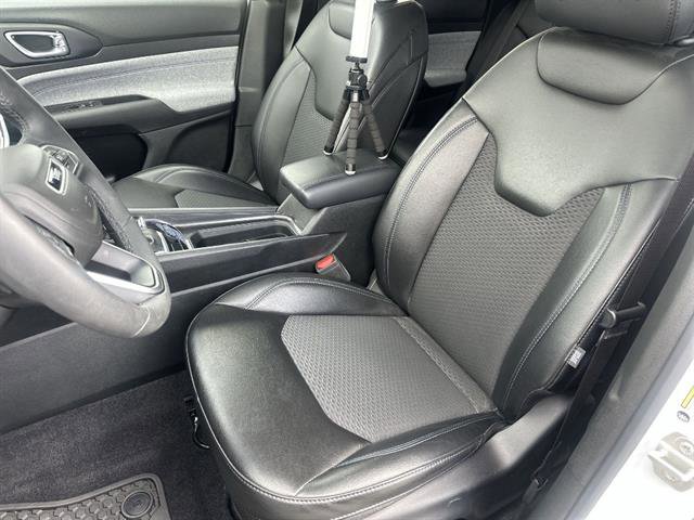 Used 2023 Jeep Compass Latitude w/ Convenience Group AWD/4WD image 36