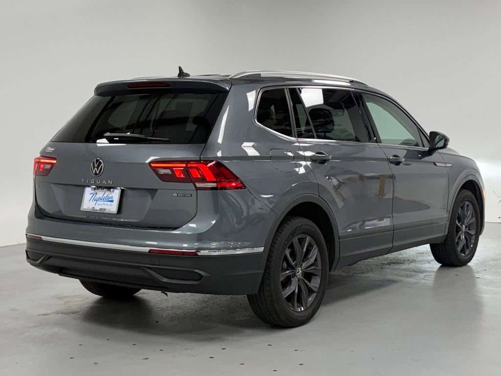 Used 2022 Volkswagen Tiguan SE w/ Panoramic Sunroof Package image 4