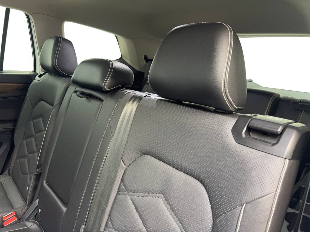 Used 2025 Volkswagen Atlas SE FWD image 35