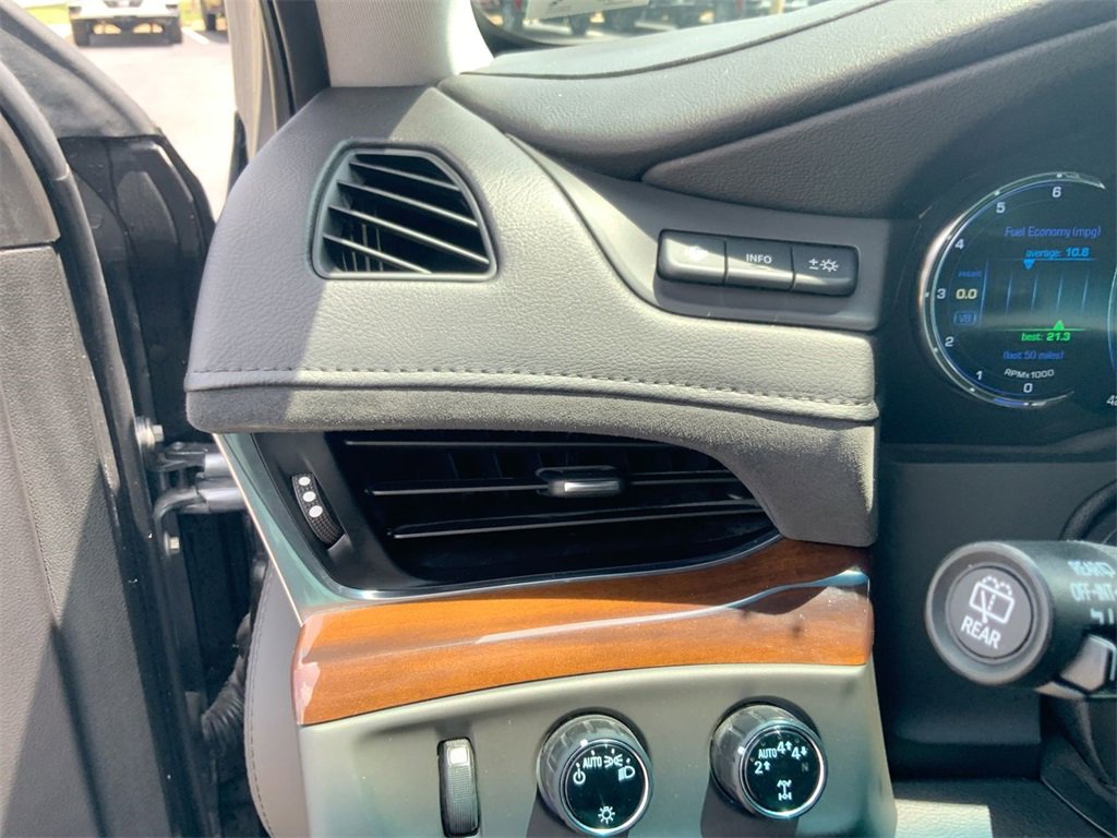 Certified 2020 Cadillac Escalade Luxury w/ Escalade Sport Edition image 18