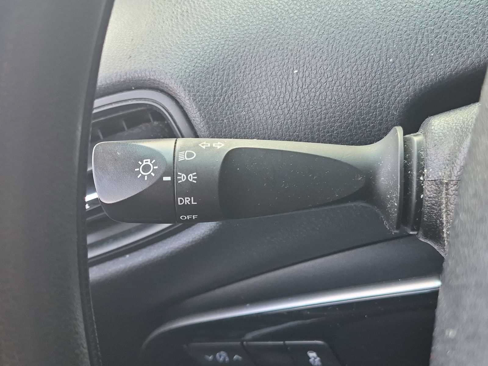 Used 2022 Toyota Prius L Eco FWD image 25