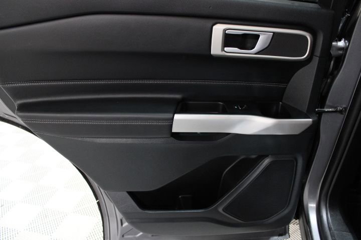 Used 2023 Ford Explorer XLT image 19