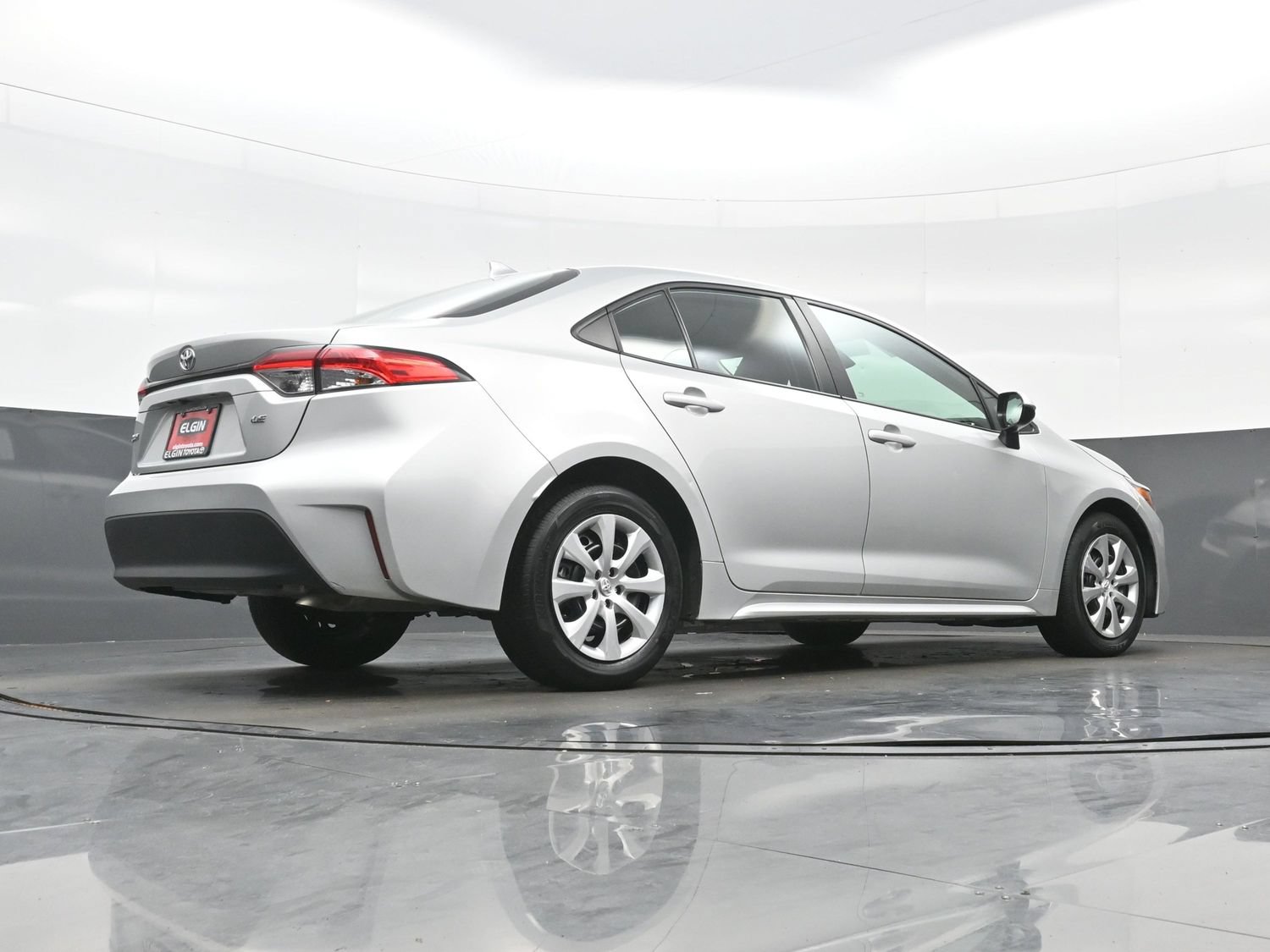 Used 2025 Toyota Corolla LE FWD image 30