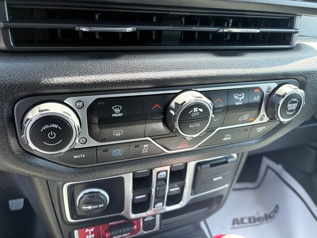 Used 2024 Jeep Wrangler Unlimited AWD/4WD image 19