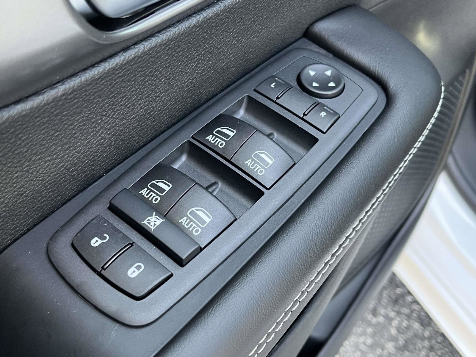 New 2026 Chrysler Pacifica Select FWD image 6