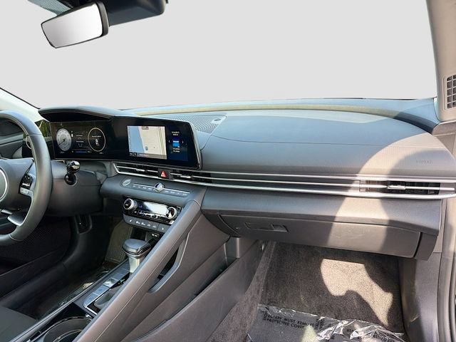 Certified 2025 Hyundai Elantra SEL FWD image 29