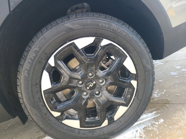 Used 2024 Kia Sorento S image 11