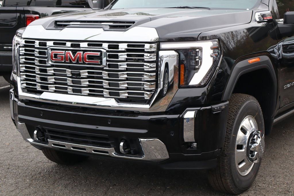 New 2026 GMC Sierra 3500 Denali w/ Denali Reserve Package AWD/4WD image 4