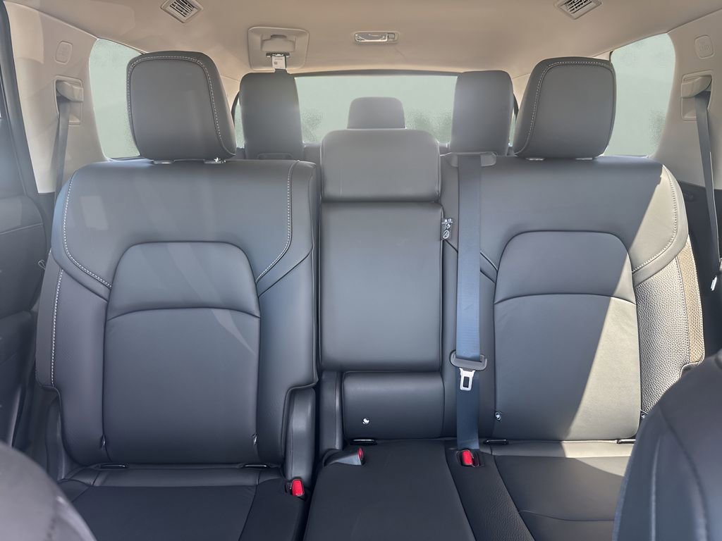 Used 2025 Nissan Pathfinder SL AWD/4WD image 12