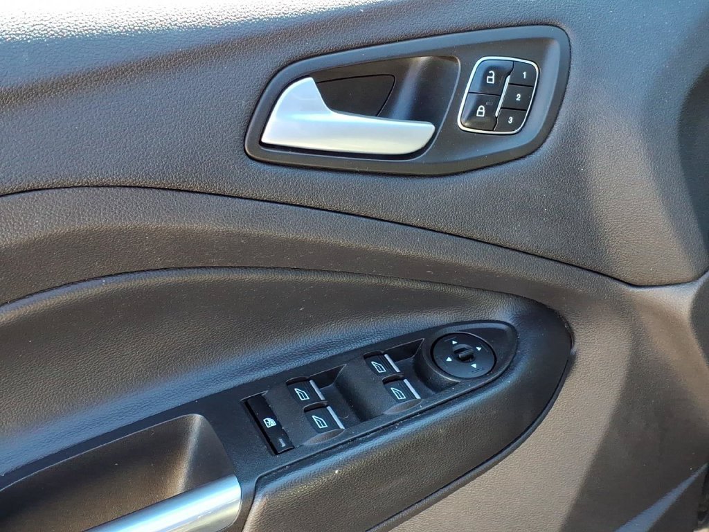 Used 2019 Ford Escape Titanium AWD/4WD image 14
