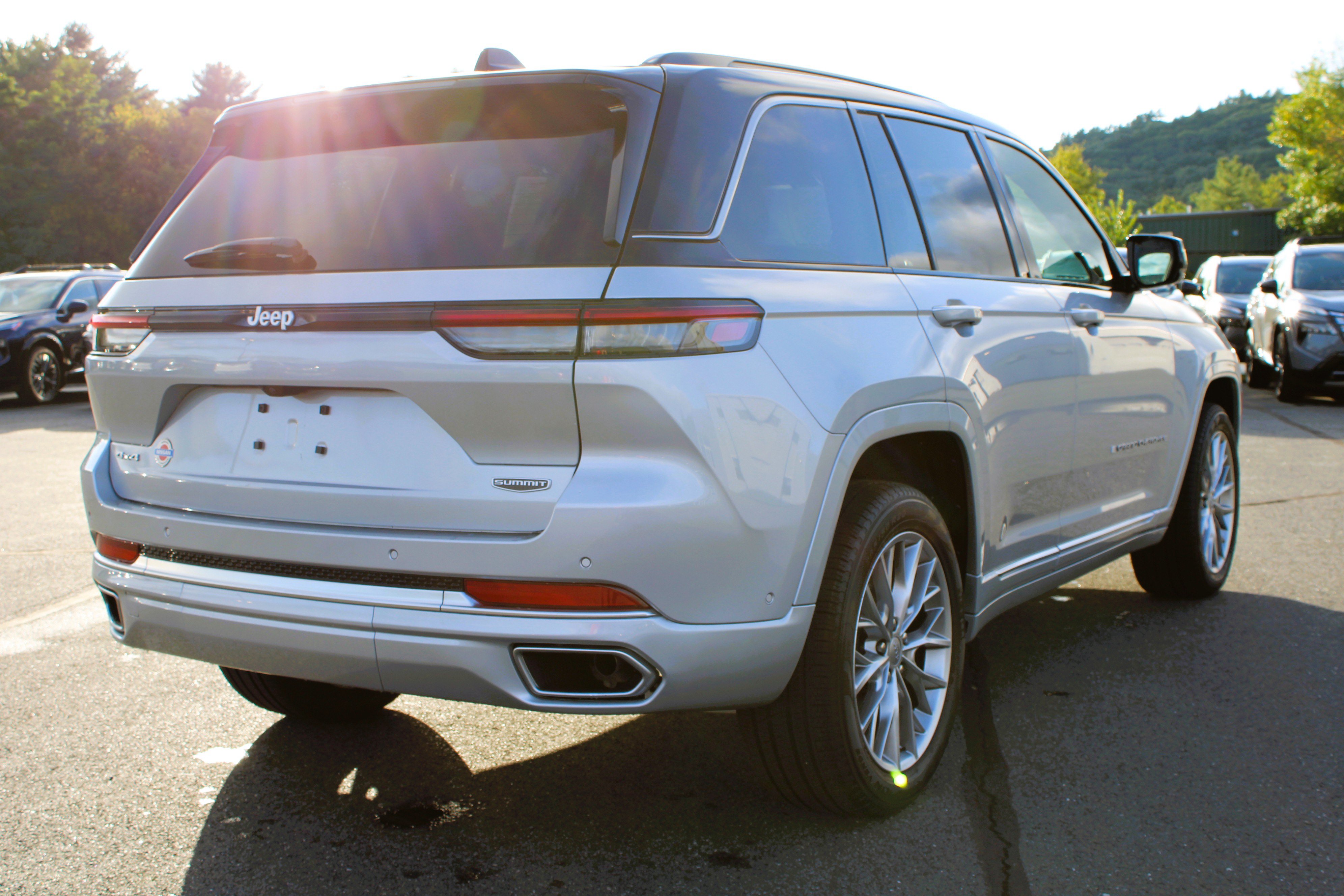 Used 2025 Jeep Grand Cherokee Summit w/ Luxury Tech Group V AWD/4WD image 9