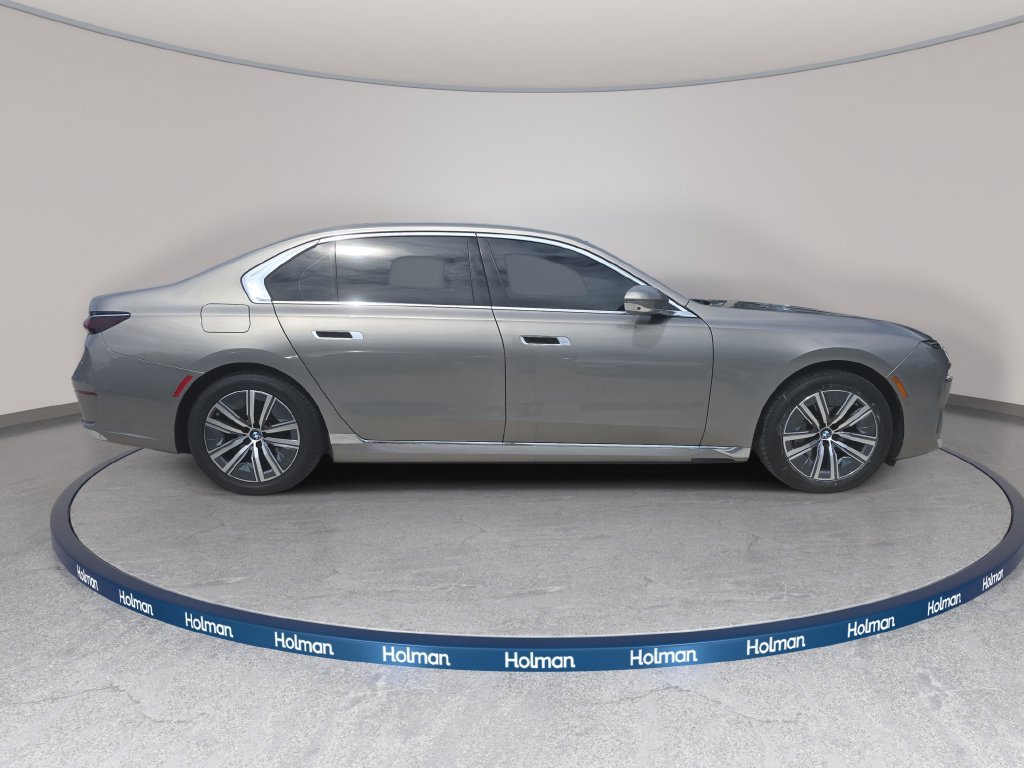 Certified 2024 BMW i7 eDrive50 w/ Premium Package RWD image 4