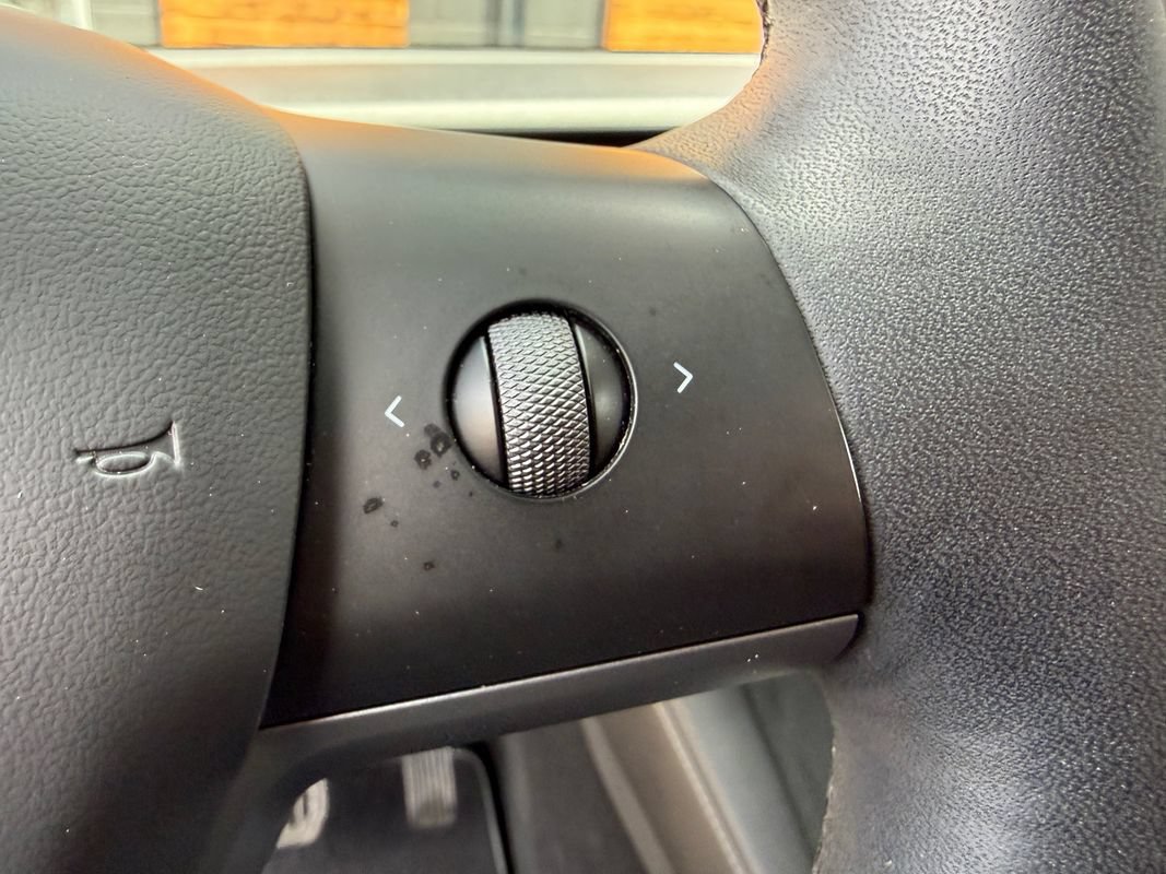 Used 2023 Tesla Model Y Long Range AWD/4WD image 28