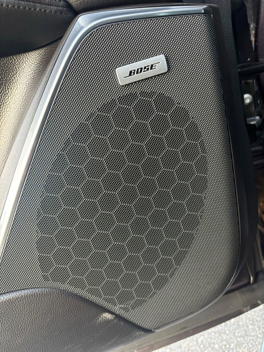 Used 2015 Cadillac Escalade Luxury image 13