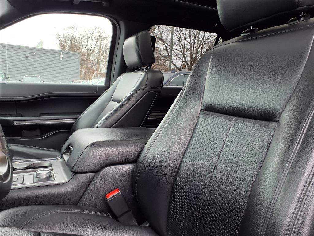 Used 2020 Ford Expedition Max XLT w/ Equipment Group 202A image 3