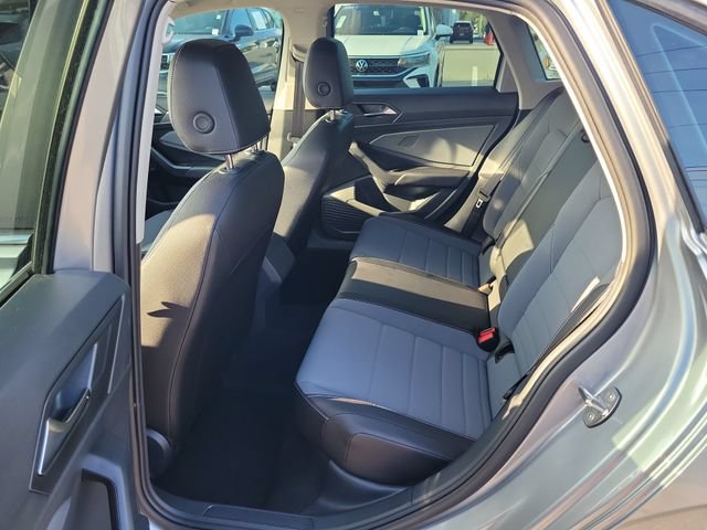 Used 2026 Volkswagen Jetta SE FWD image 10