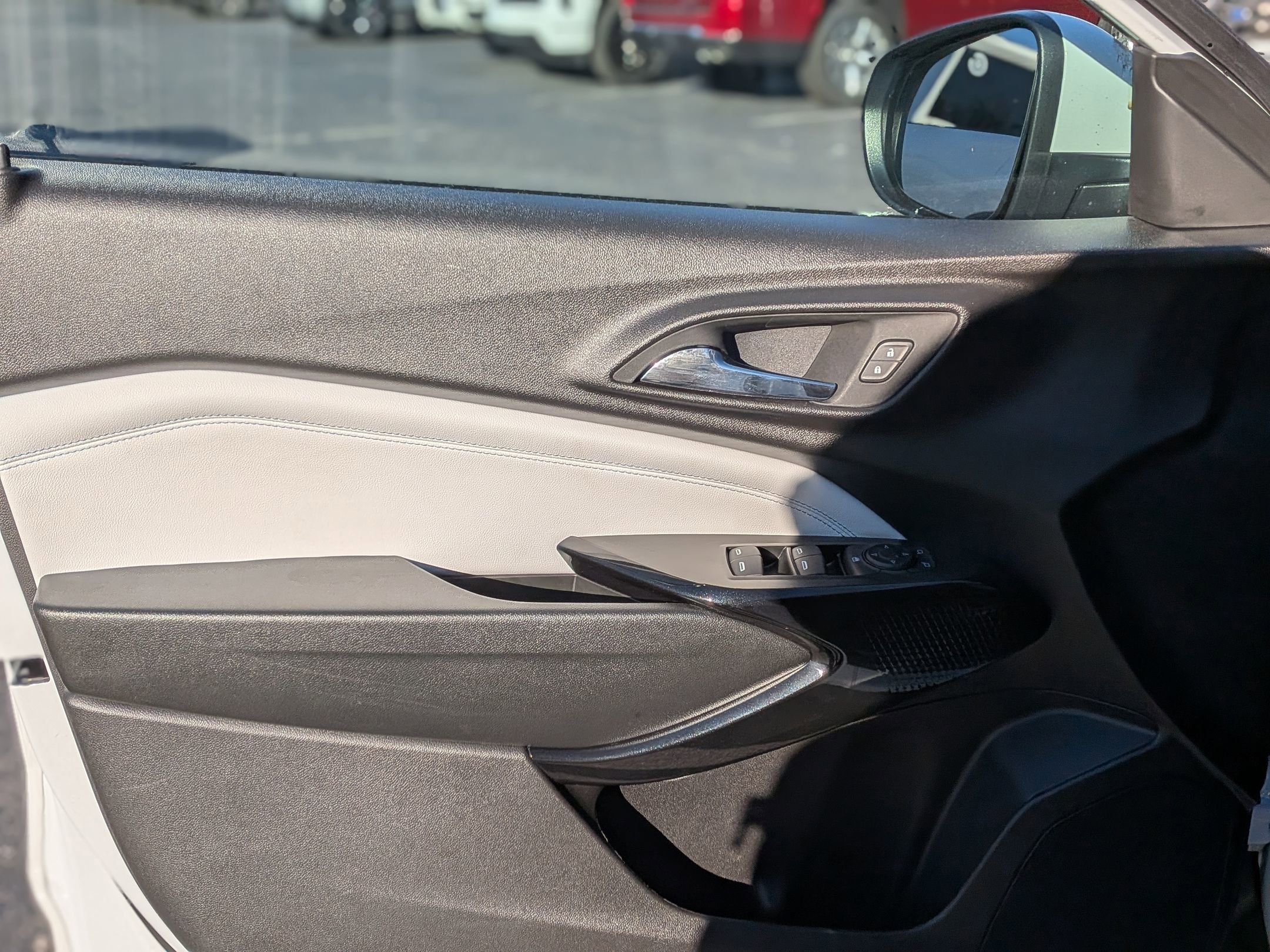 Certified 2025 Chevrolet Trax LT w/ LT Convenience Package image 14