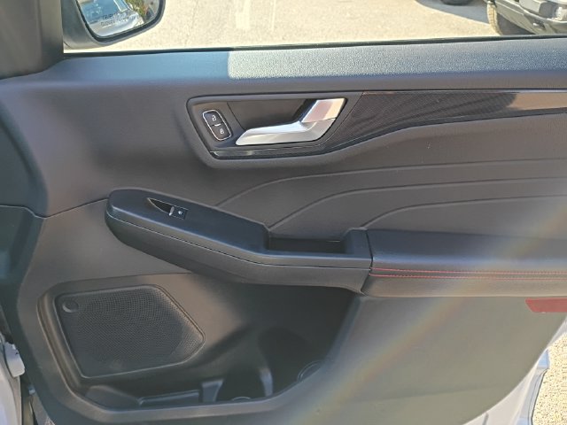 Used 2025 Ford Escape ST-Line Select AWD/4WD image 46