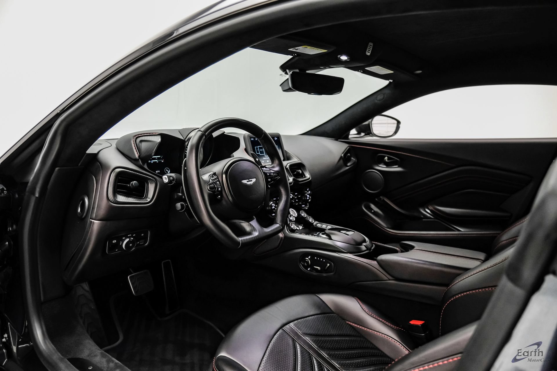 Used 2023 Aston Martin V12 Vantage RWD image 40
