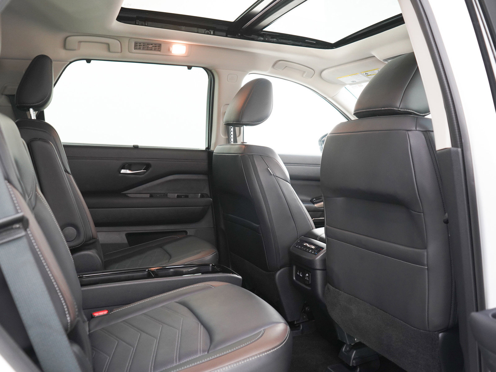 Used 2024 Nissan Pathfinder Platinum AWD/4WD image 12