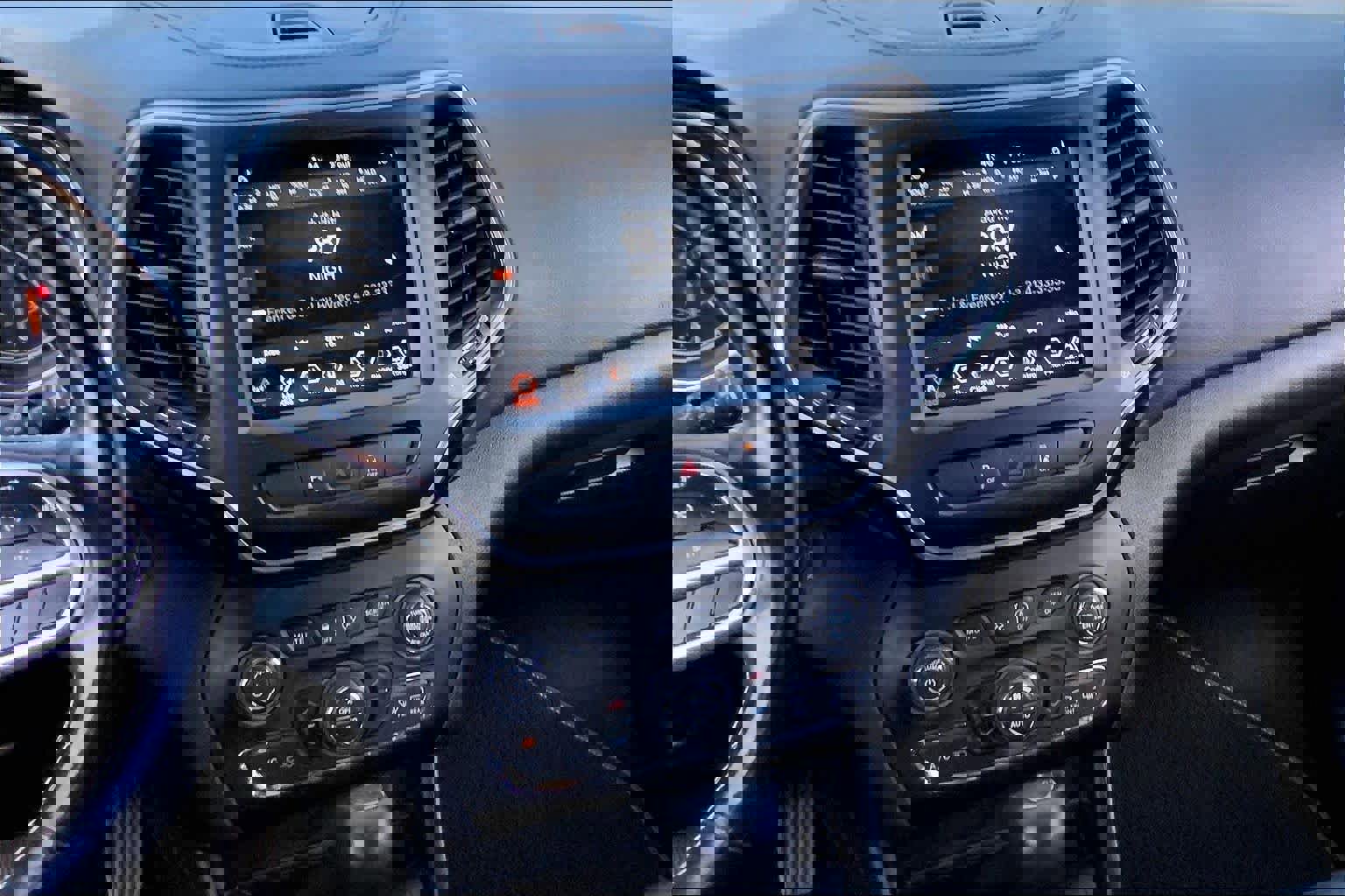 Used 2021 Jeep Cherokee Latitude Lux 80th Anniv w/ Quick Order Package 26U 80TH image 7