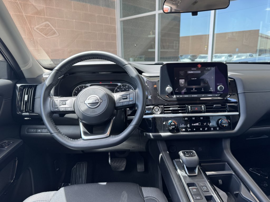 Used 2024 Nissan Pathfinder SV w/ Lighting Package (N92) FWD image 16