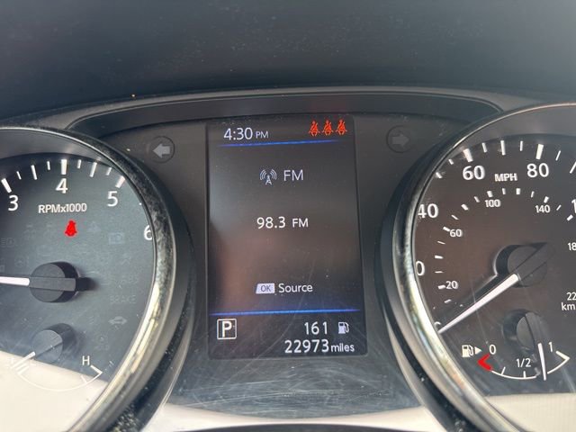 Used 2021 Nissan Rogue Sport SV w/ Technology Package FWD image 2