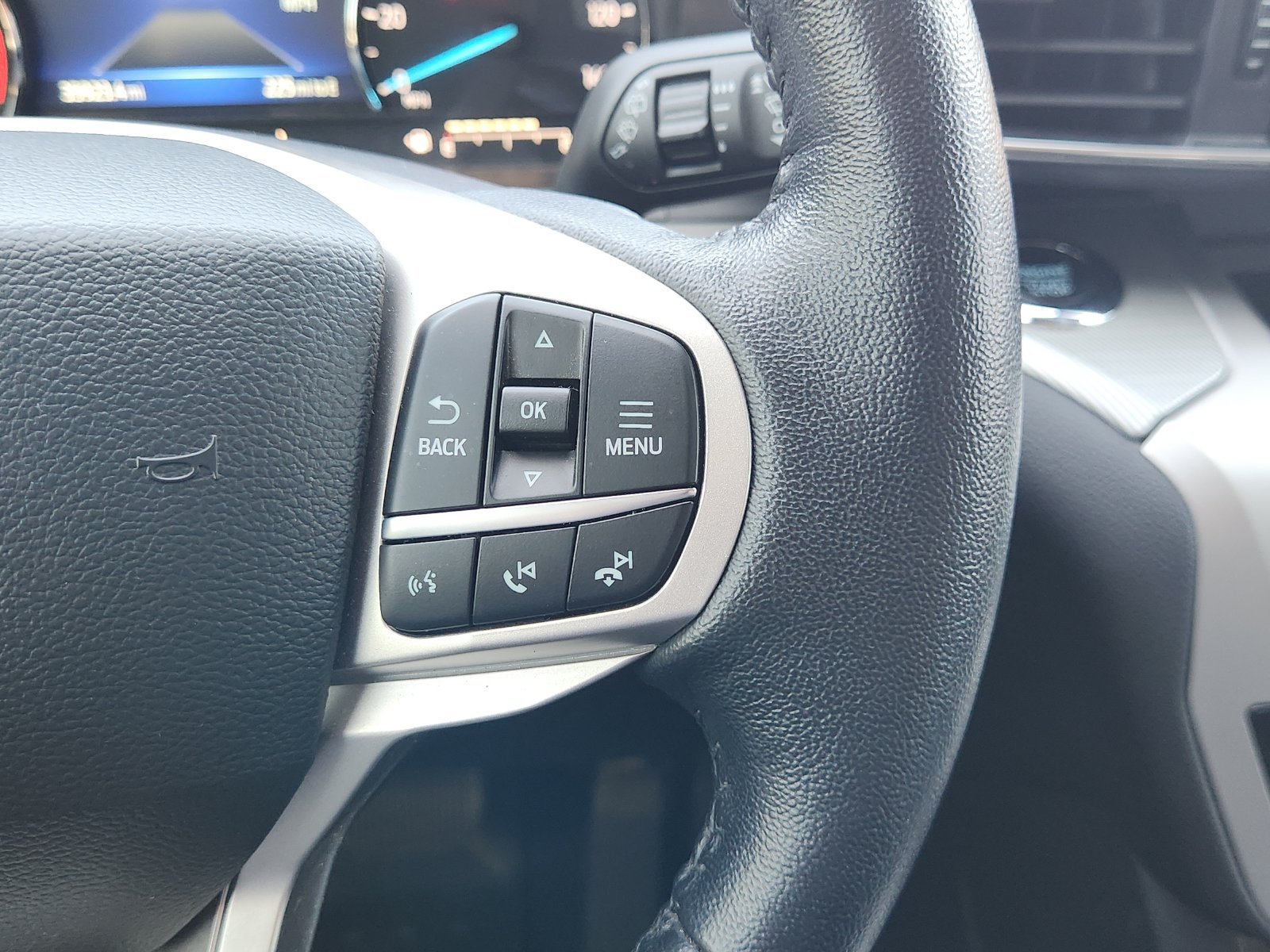 Used 2022 Ford Explorer XLT w/ Equipment Group 202A RWD image 33