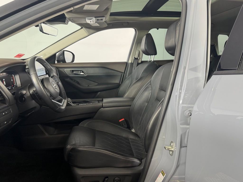 Used 2022 Nissan Rogue Platinum w/ Head-Up Display Package FWD image 19