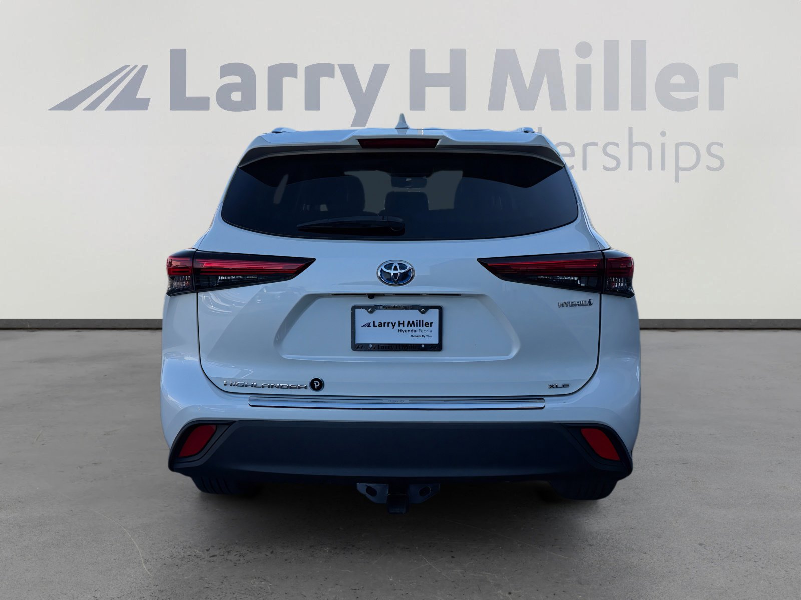 Used 2021 Toyota Highlander XLE AWD/4WD image 4