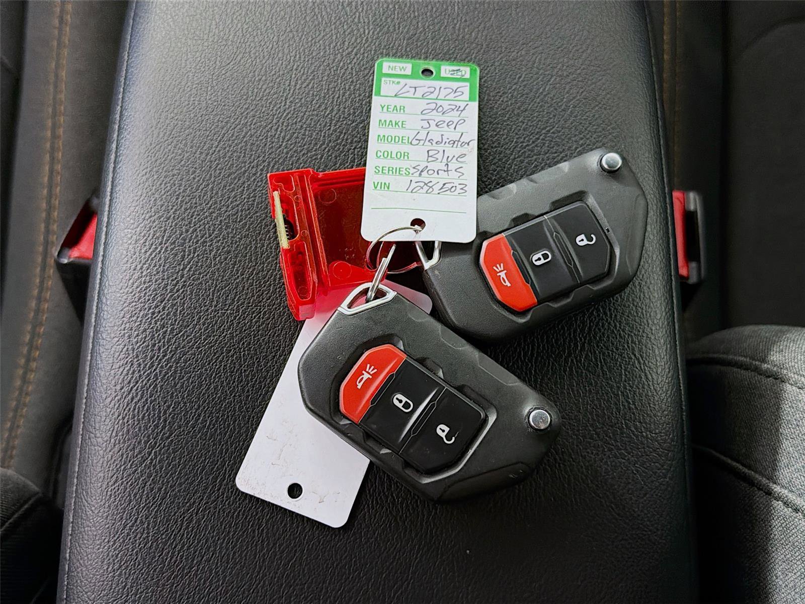 Used 2024 Jeep Gladiator Sport image 31