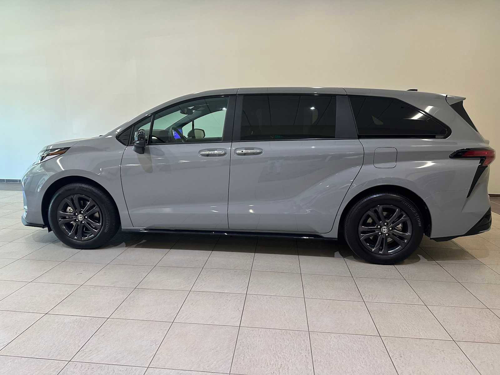 Certified 2025 Toyota Sienna XSE image 3