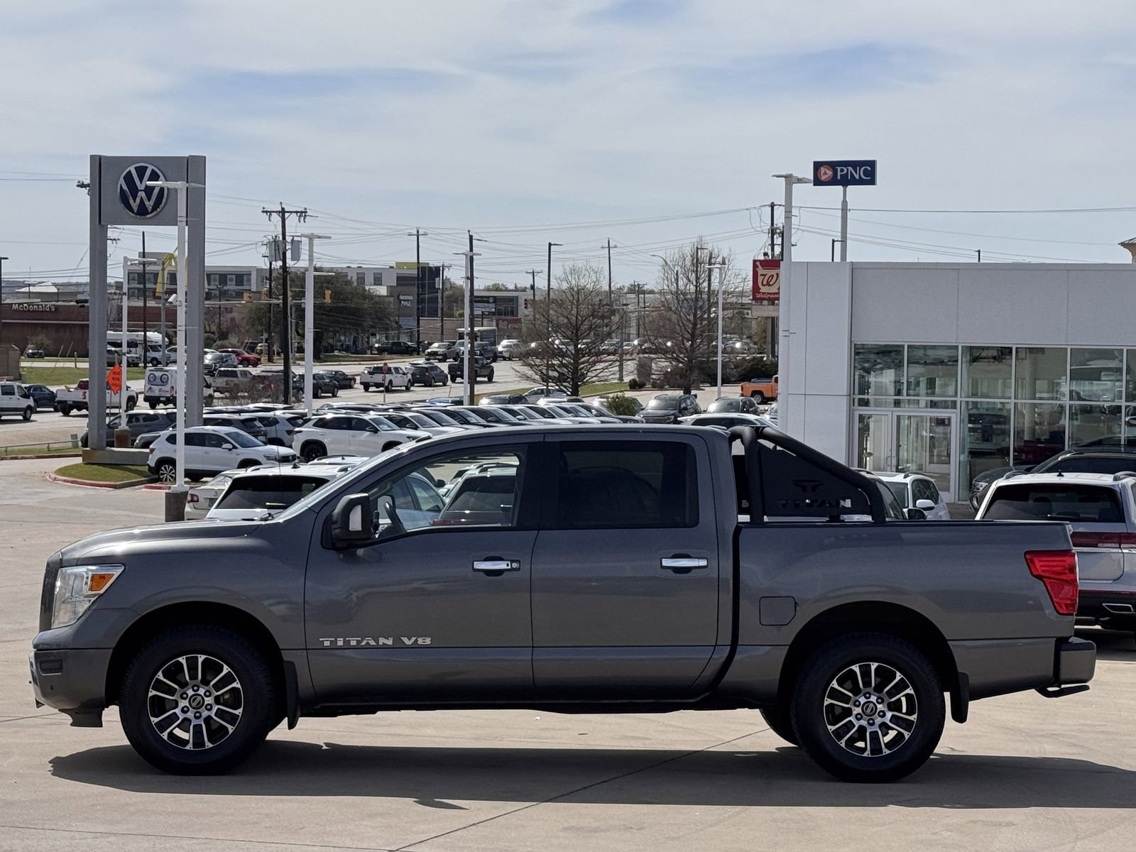 Used 2020 Nissan Titan SV w/ SV Convenience Package image 7