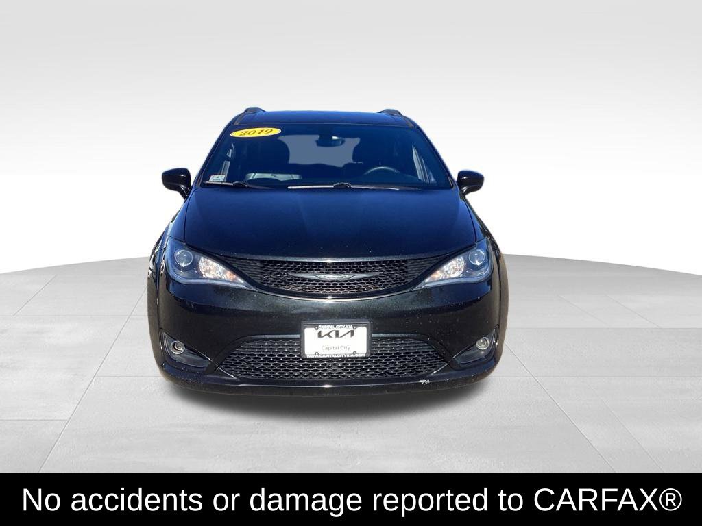 Used 2019 Chrysler Pacifica Touring-L w/ S Appearance Package FWD image 2