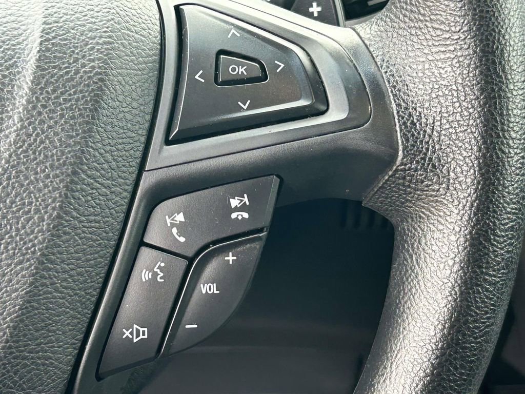 Used 2018 Ford Edge SE image 21