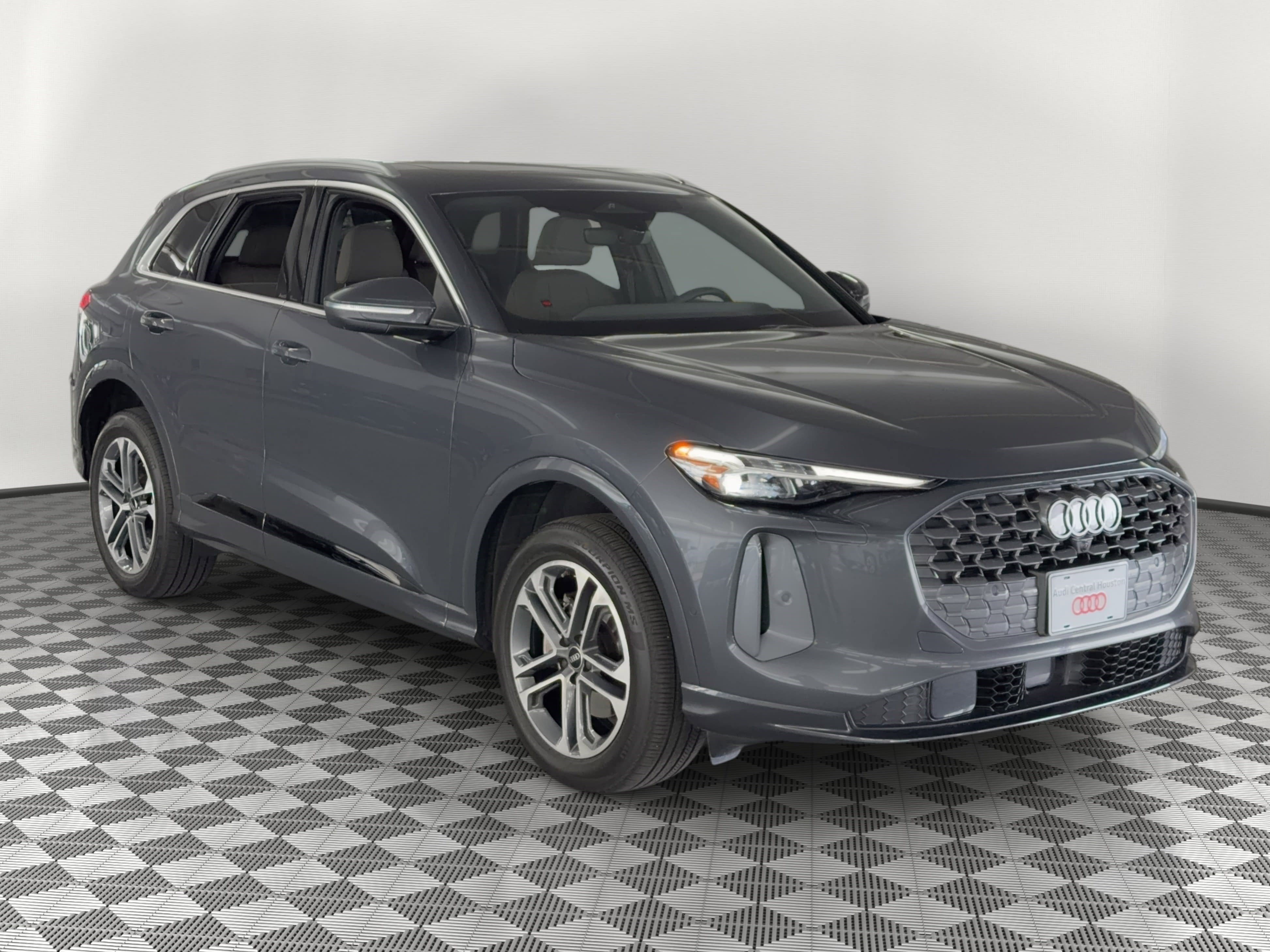Certified 2025 Audi Q5 Premium w/ Premium Plus AWD/4WD image 7