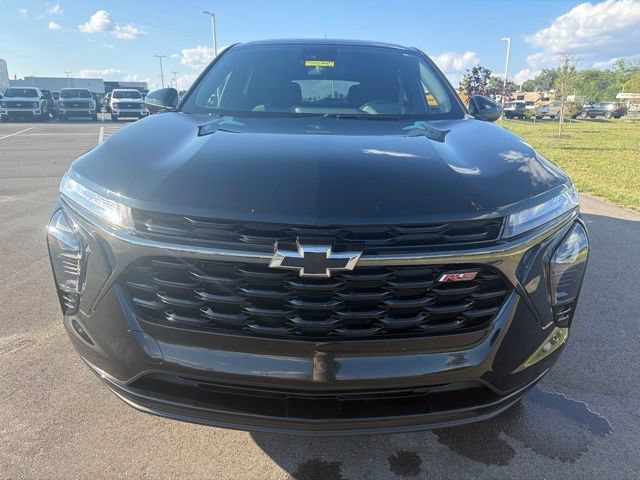 Used 2024 Chevrolet Trax RS w/ Sunroof Package FWD image 3