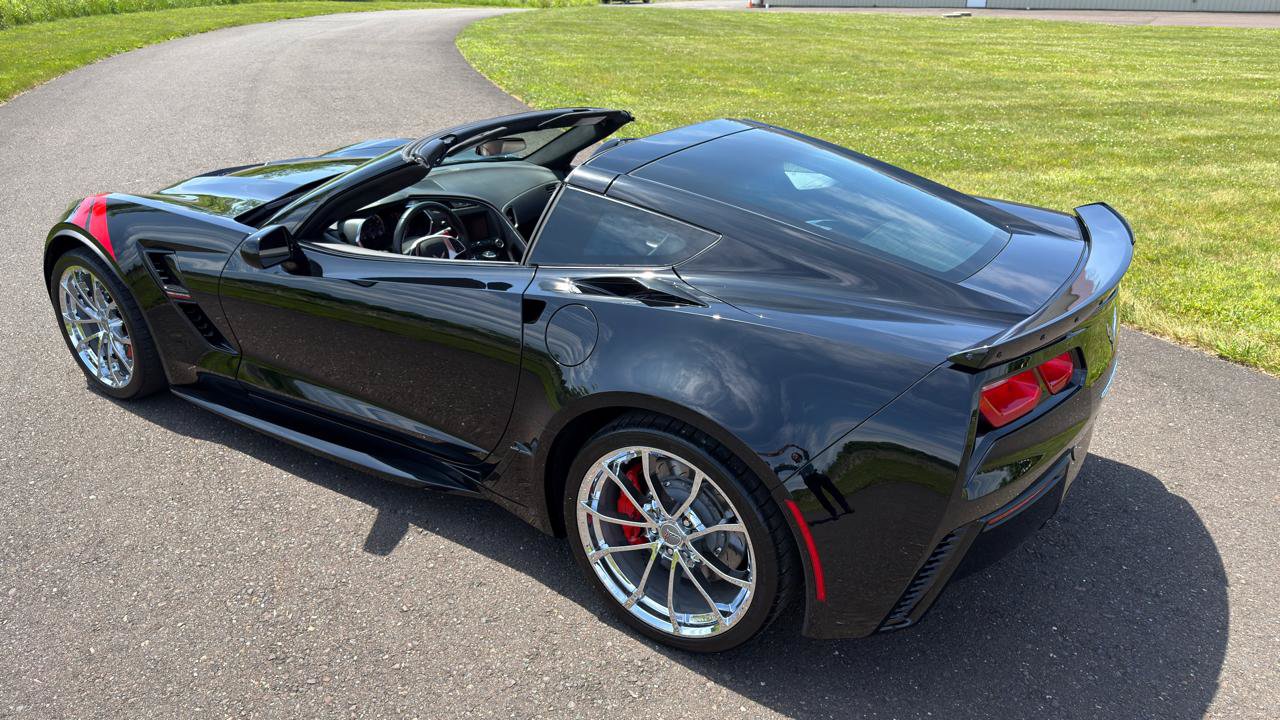 Used 2019 Chevrolet Corvette Grand Sport RWD image 3