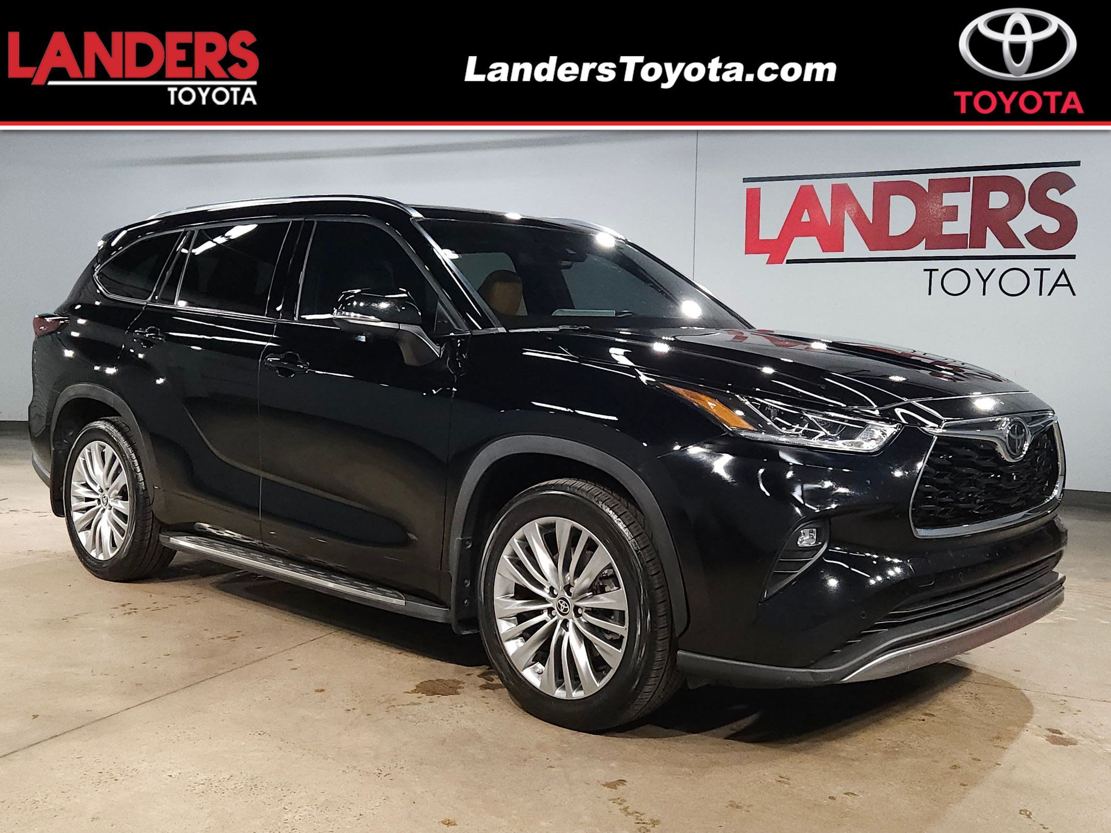 Used 2023 Toyota Highlander Platinum FWD image 1