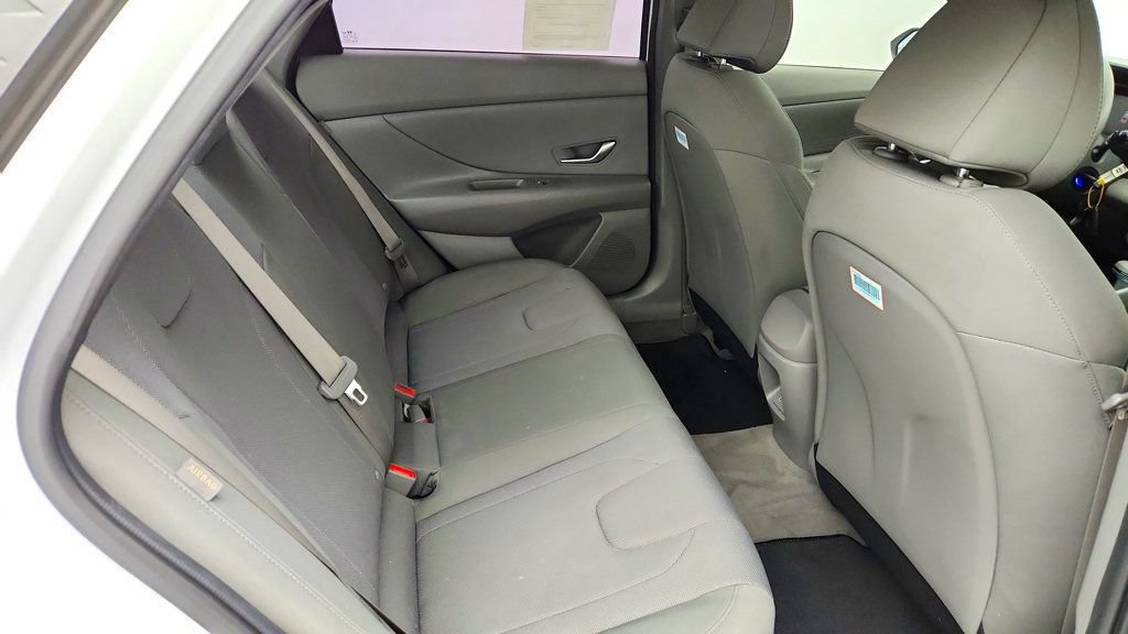 Used 2024 Hyundai Elantra SE FWD image 21